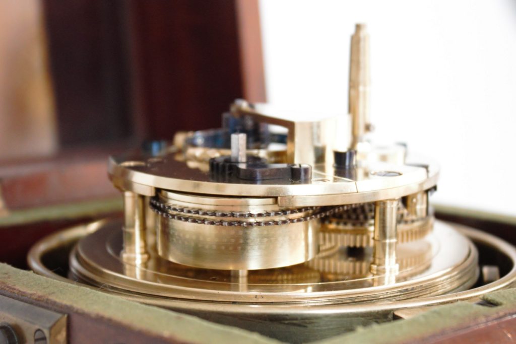 English-mahogany-brass-marine-ships-chronometer-Barraud-Lund-London-Cornhill-precision-two day-
