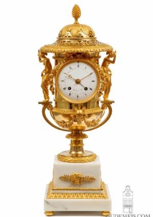 French-empire-gilt-bronze-ormolu-urn-striking-mantel-antique-clock-thomire-medici-paris