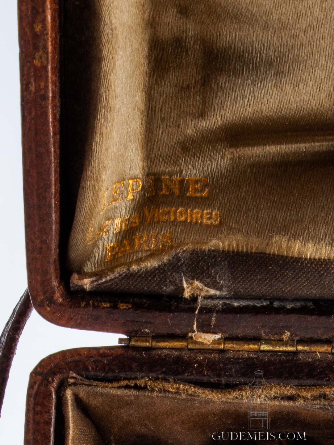 French-miniature-gilt-brass-anglaise-engraved-antique-carriage-clock-lepine-Paris-travel-case
