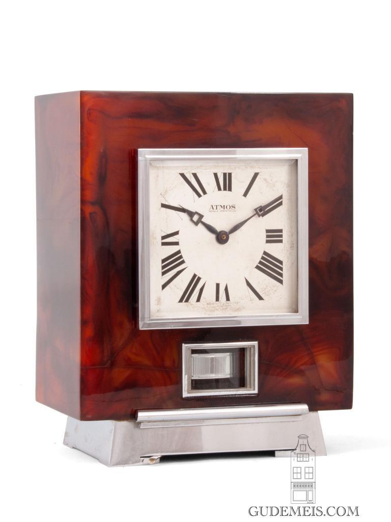 Een zeldzame Franse Art Deco ambroliet Reutter patent atmos klok, circa ...